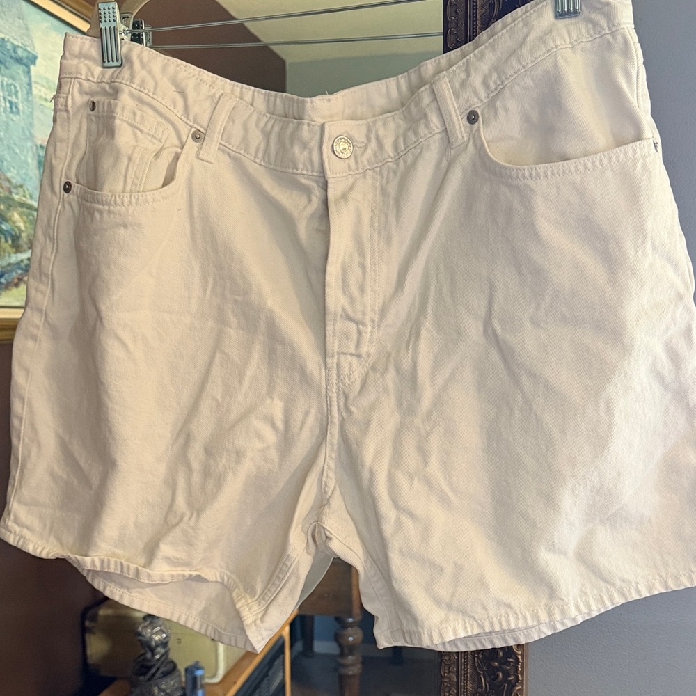 The perfect white denim short